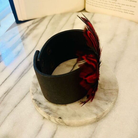 Feather Wrap Bracelet Red Black Vegan Leather Snap‎ Closure Statement Costume - Picture 4 of 8